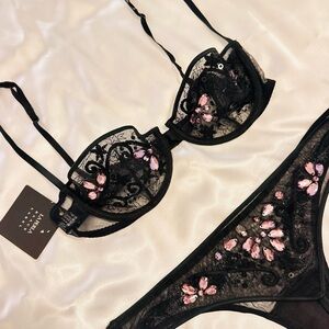 BNWT La Perla Black Lace Bra & Panty Set with Pink Crystal Embellishments